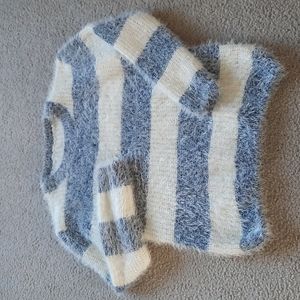 Sz Med fuzzy Sweater